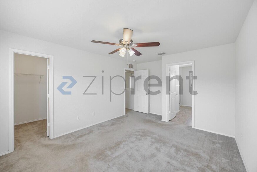 Building Photo - Unit