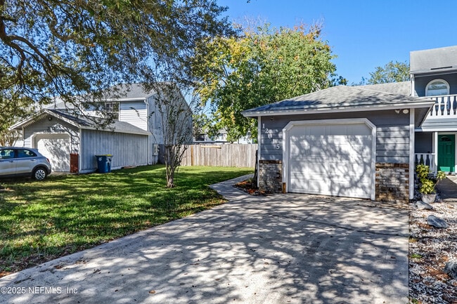 Primary Photo - 12015 Cobblewood Ln N