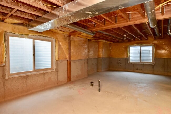 Building Photo - 3 Bed 2.5 Bath Home in HOA Community with Great Amenities!