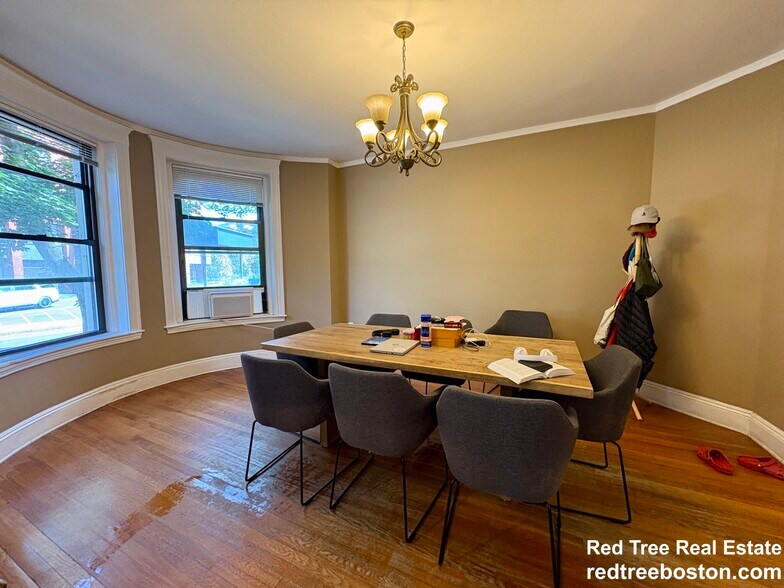 Building Photo - 11 Babcock St