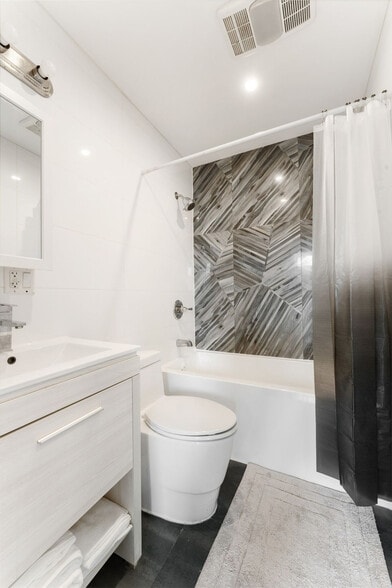 Building Photo - 716 Madison St