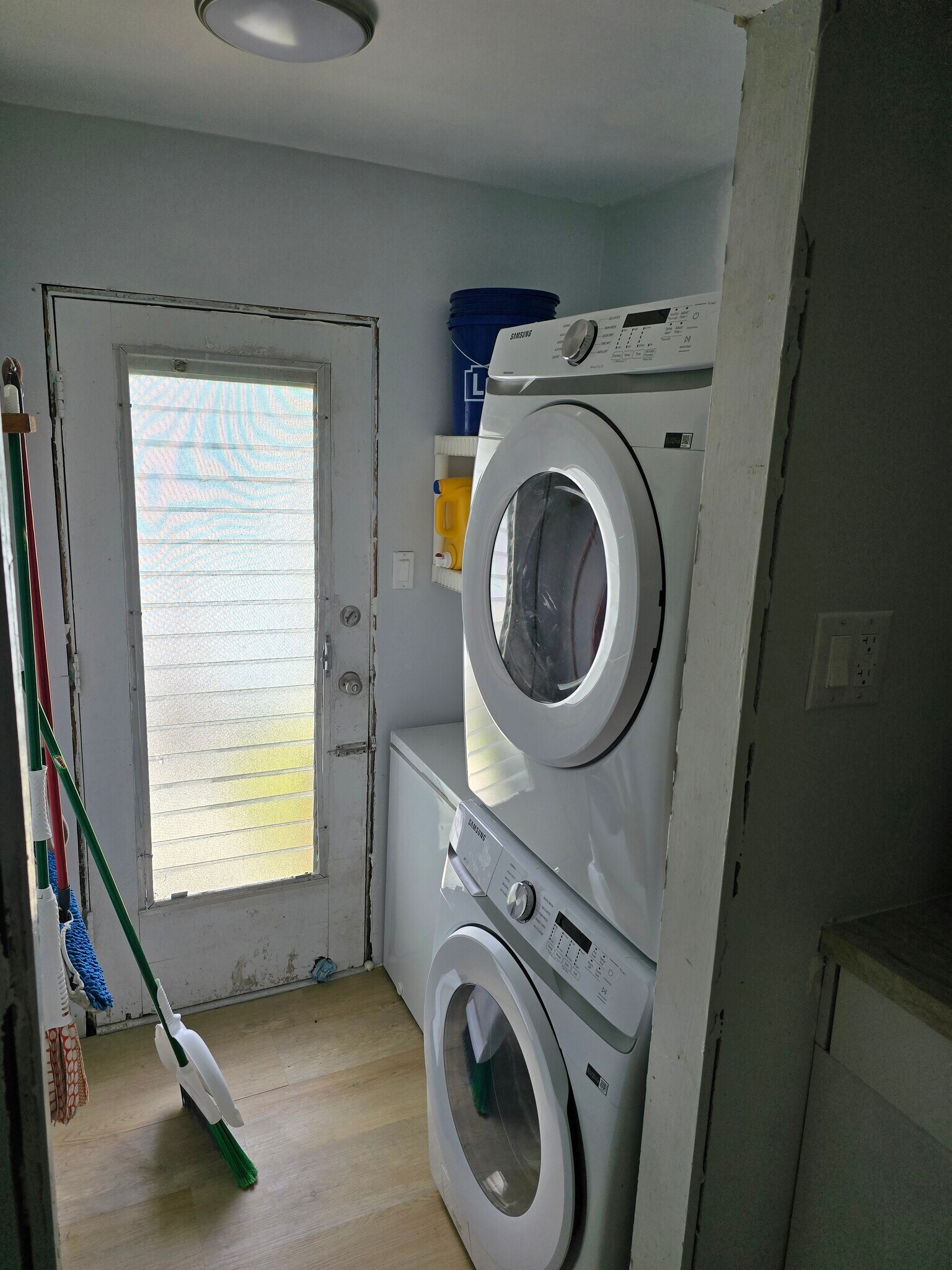 Laundry/Mud Room - 110 Freesia St