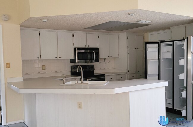 Building Photo - GORGEOUS 2 BEDS | 2 BATHS Home with a Sun Room and Garage in Port Richey Available for Rent! *Mov...