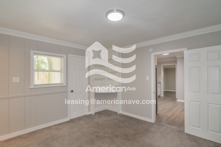 Building Photo - 1884 Hill Hedge Dr