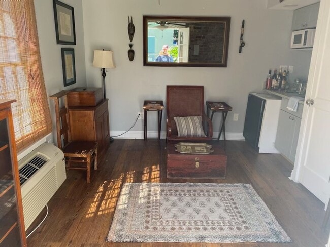 Building Photo - 1 BR / 1BA French Quarter Apt in Historic ...