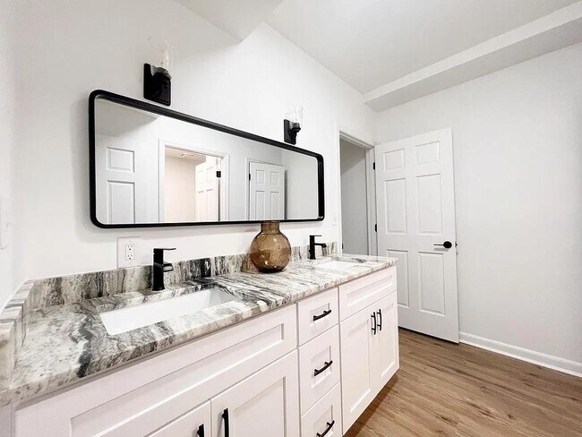 Building Photo - 12 Ginger Ln