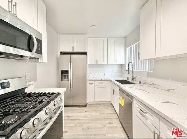 Building Photo - 1118 S Holt Ave