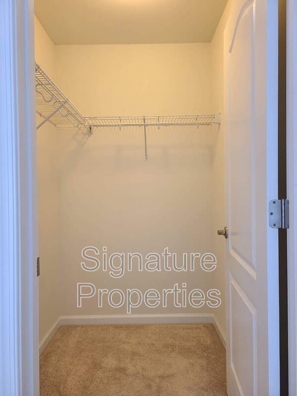 Building Photo - 316 Tree Line Dr
