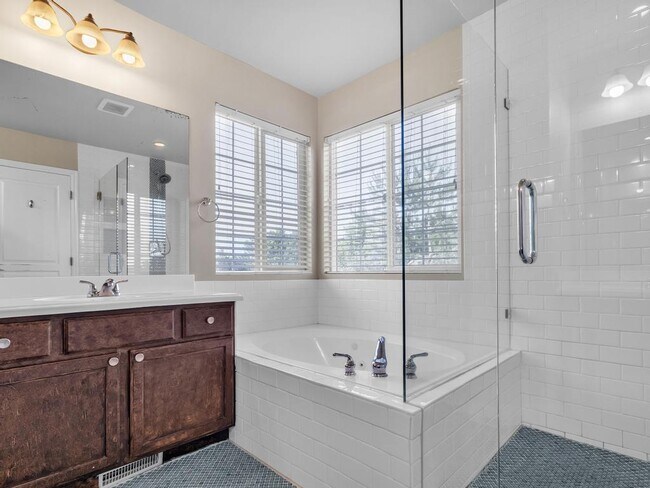 Building Photo - 6313 S Lake Fork Cir