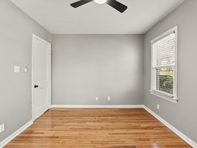 Building Photo - 1403 Lowell Dr SE