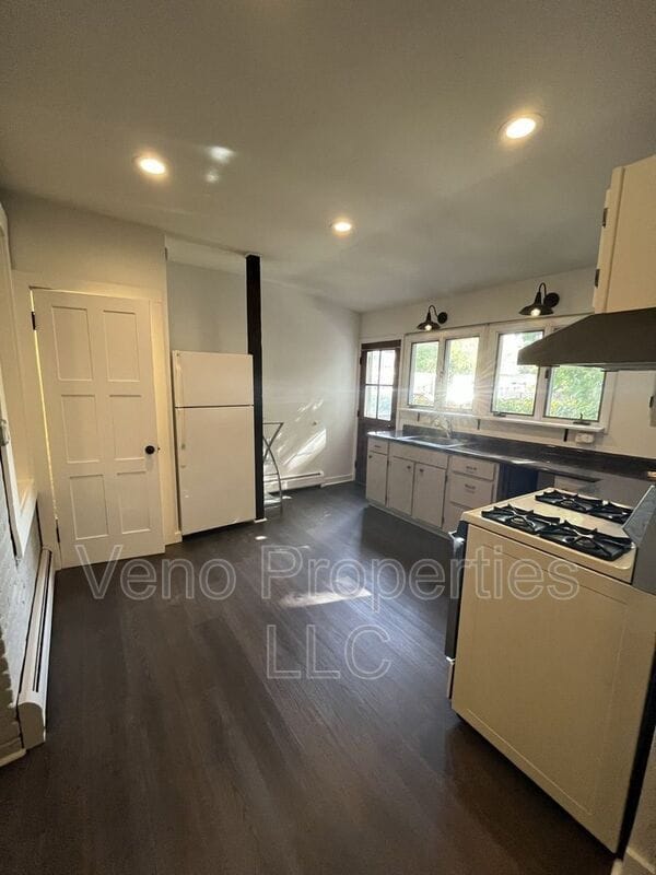 Building Photo - 3 Ashland Pl