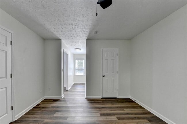 Building Photo - 1530 Plunketts Rd