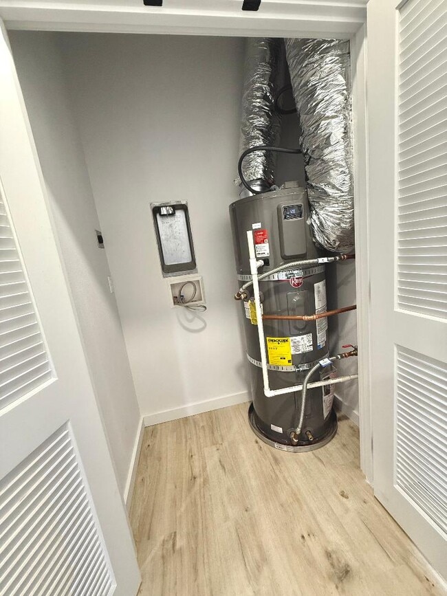 Building Photo - 2392 Karen Ct