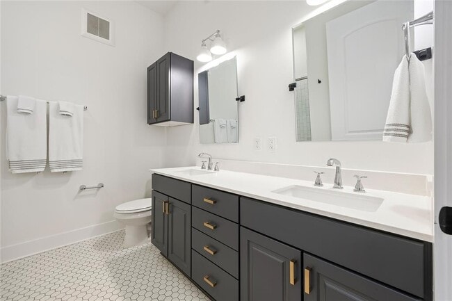 Building Photo - 4704 Sunset Trail