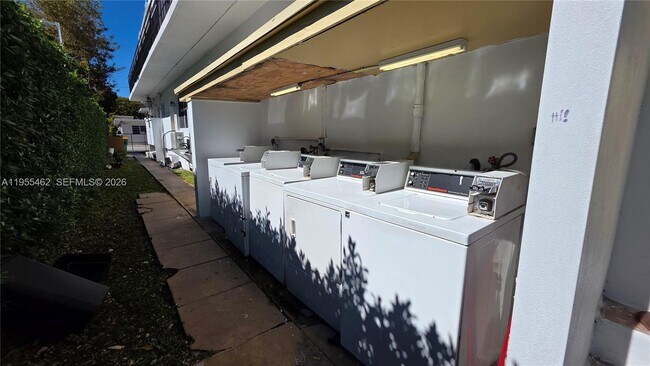 Building Photo - 7629 Dickens Ave