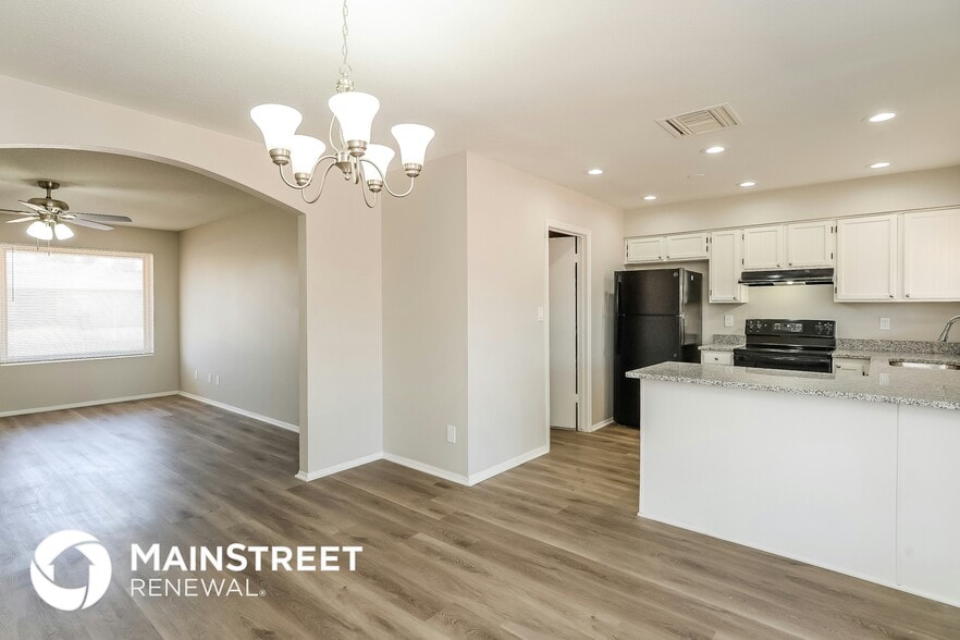 Building Photo - 2249 E Gable Ave