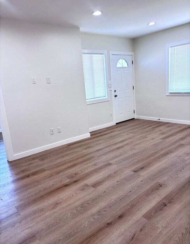 Building Photo - 1416 W 130th St