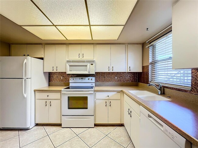 Building Photo - 509 Parkdale Mews