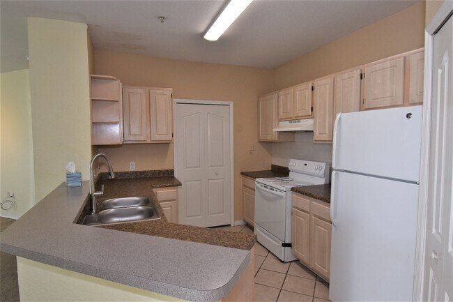 Building Photo - Allegro Palms Condo