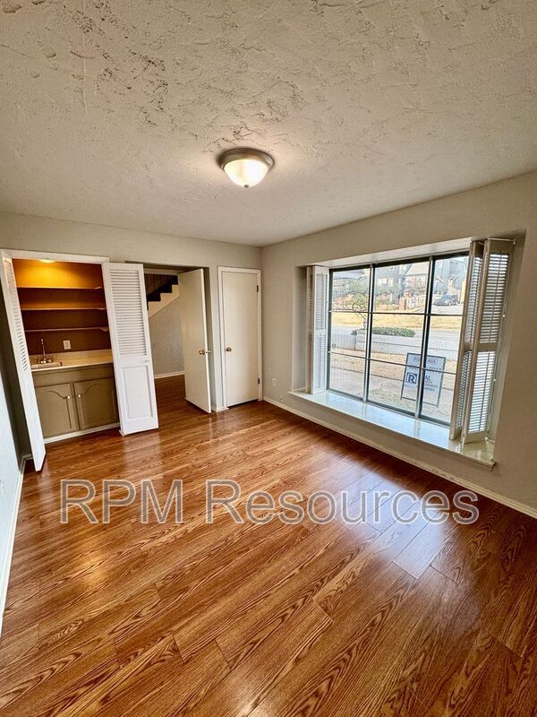 Building Photo - 11407 N May Ave