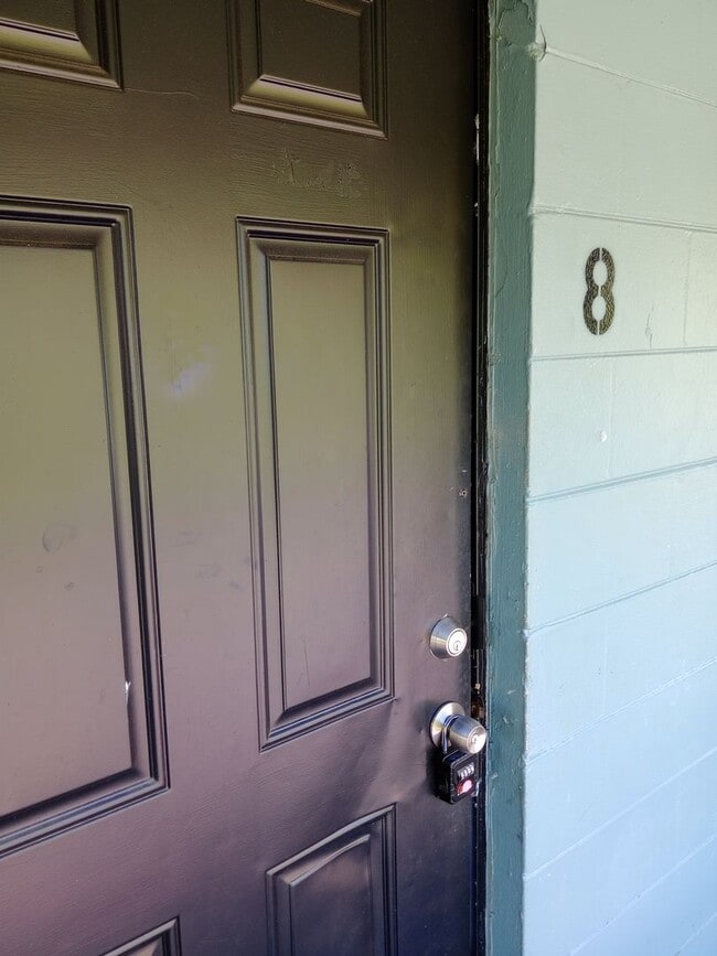 Building Photo - 1343 W Point Dr