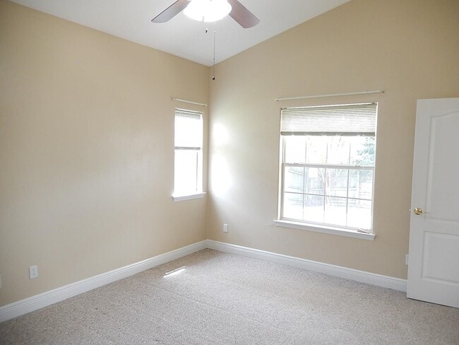 Building Photo - 3327 Dartmouth Dr
