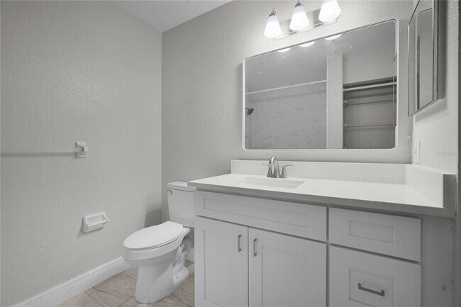 Building Photo - 13929 Fairway Island Dr