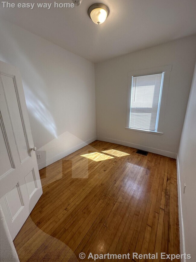 Building Photo - 148 Fifth St Unit #2