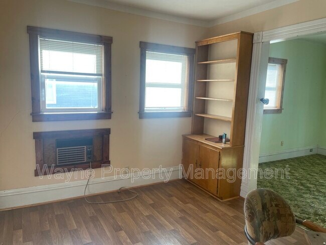 Building Photo - 516 N Cadwell Ave