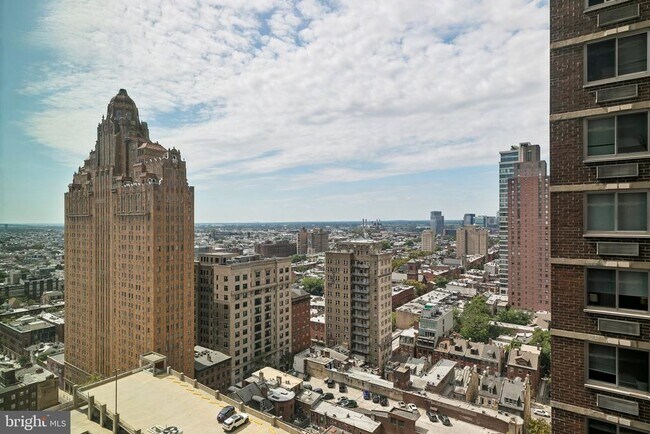 Building Photo - 1420 Locust St