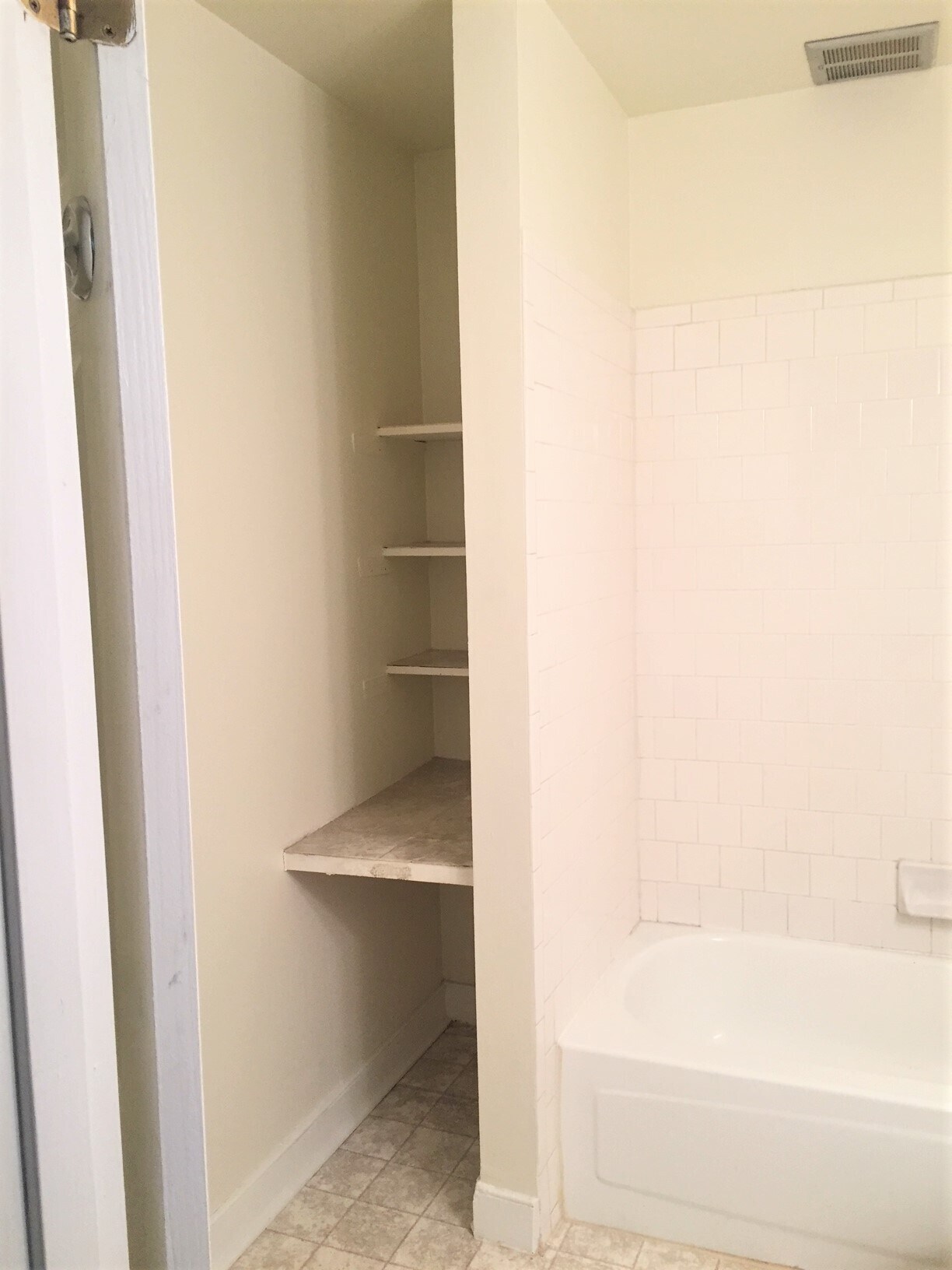 Building Photo - 2527 HYDRAULIC Rd