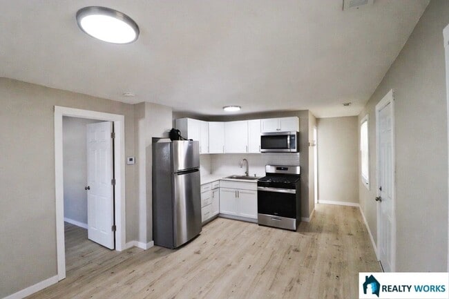 Building Photo - 840 N 29th St