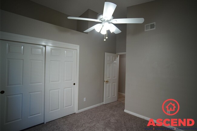 Building Photo - Cozy Home Located In Oildale!