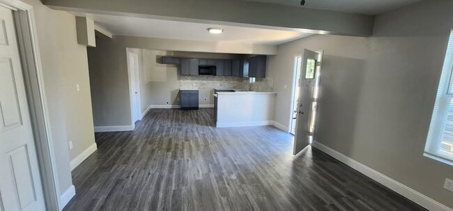 Building Photo - 6914 Gonzales St