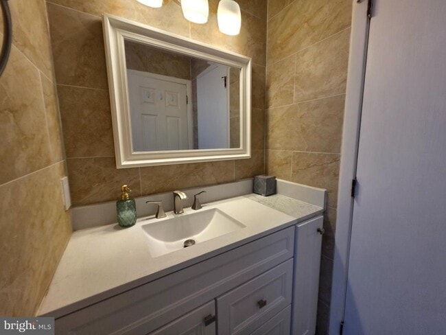 Building Photo - 22 Oyster Bay