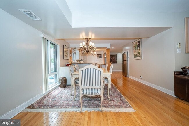 Building Photo - 1750 Oakwood Terrace