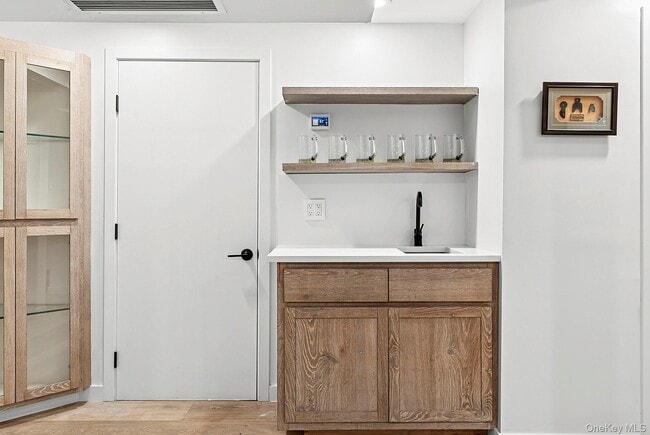 Building Photo - 28 Windermere Dr