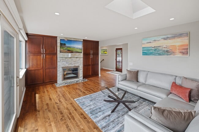 Building Photo - 3035 Ribera Rd