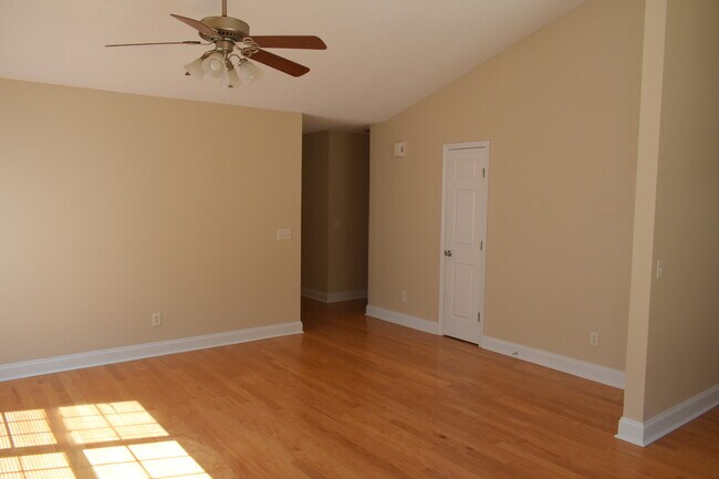 Building Photo - 1528 Wagon Ct