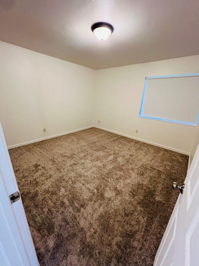 Building Photo - Beautiful 2 bedroom Condo