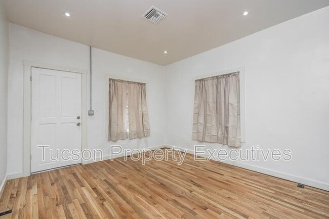 Building Photo - 71 W Simpson St