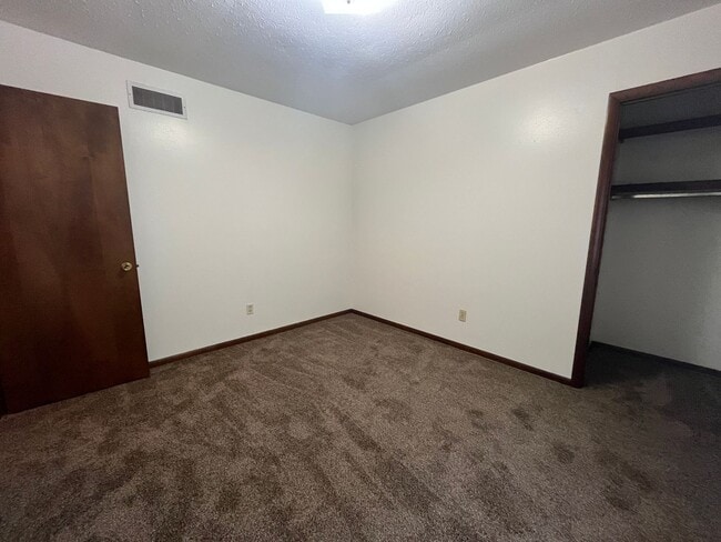 Building Photo - 2-Bedroom Single Family Duplex Available for Rent in Goshen's Colonial Farms Subdivision