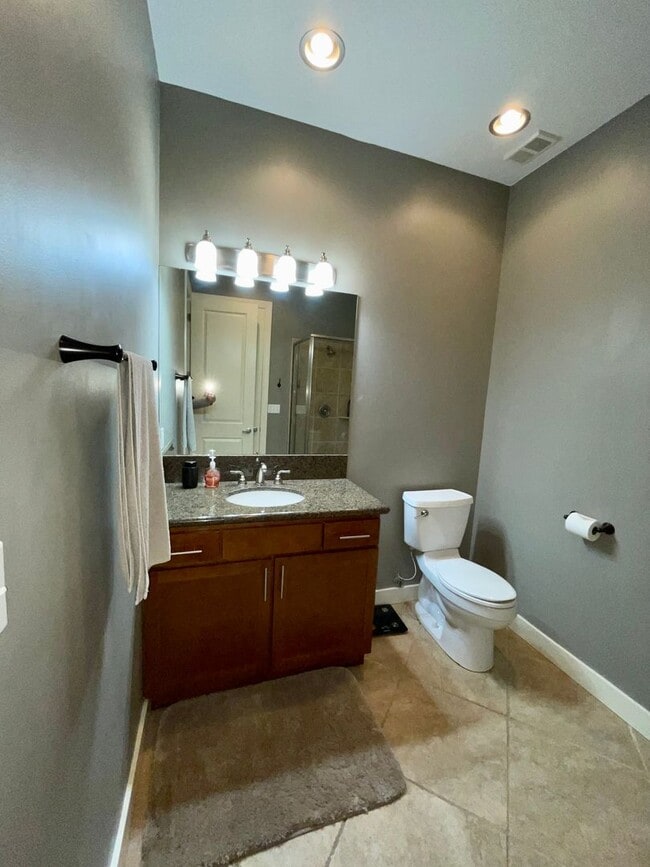 Building Photo - COMING SOON! Stunning 2-Bed, 2-Bath Condo ...