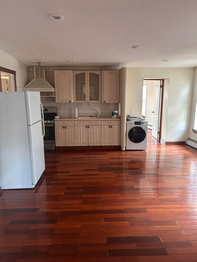 Building Photo - 236 Grove St