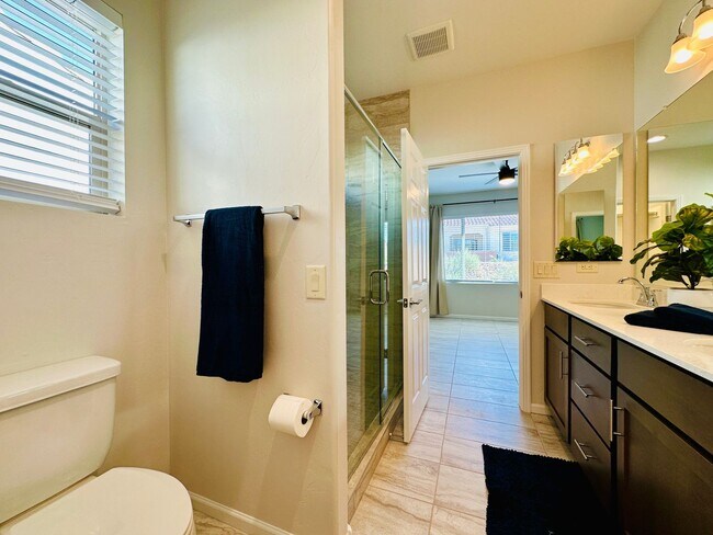 Building Photo - 1436 E Basalt Dr