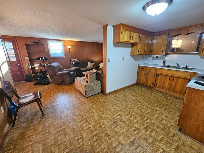 Building Photo - Christiansburg, 3 BR / 2.5 BA, Available A...