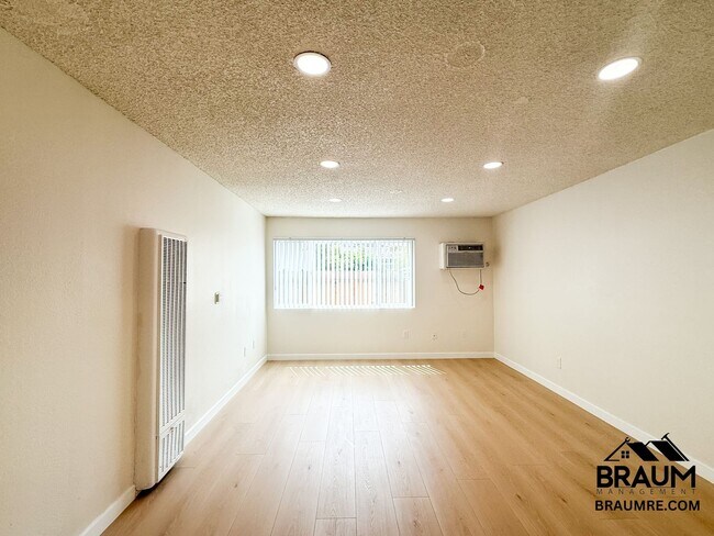 Building Photo - 5461 Kester Ave