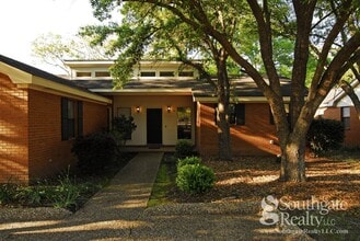 Building Photo - Woodshire Duplexes & Townhomes