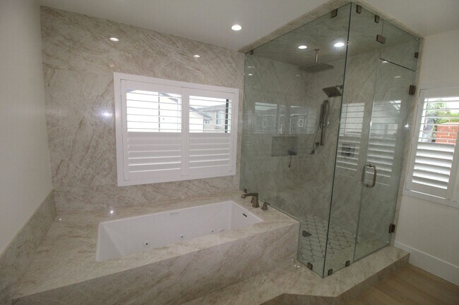 Building Photo - Oxnard Shores: Huge Rooftop Deck w/Ocean Views!