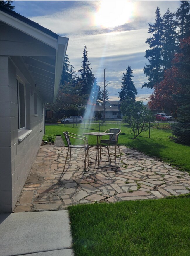 Building Photo - NEWLY REMODELED CORNER LOT IN RENTON